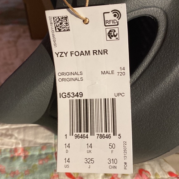 Yeezy Foam Runner Carbon, size 14, new with box - Picture 5 of 7